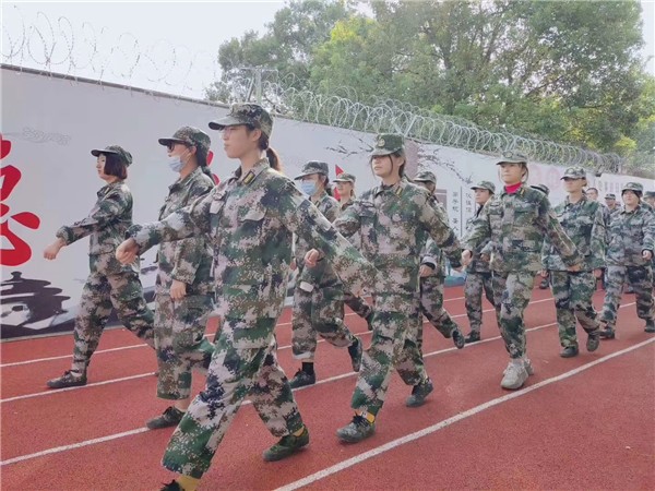 青春期孩子叛逆学校