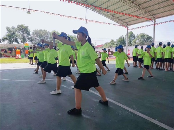 15岁孩子叛逆学校