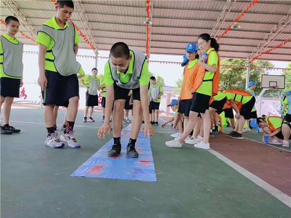 专门收叛逆孩子的学校