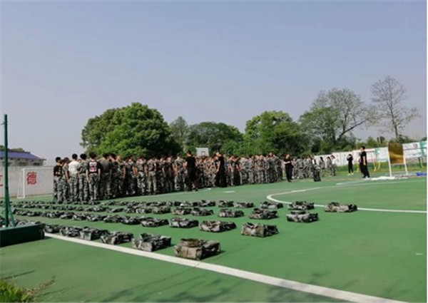 12岁孩子叛逆学校